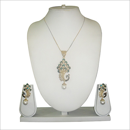 प्राचीन पेंडेंट सेट