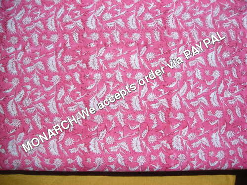 गुलाबी पत्ती वाला सूती कपड़ा