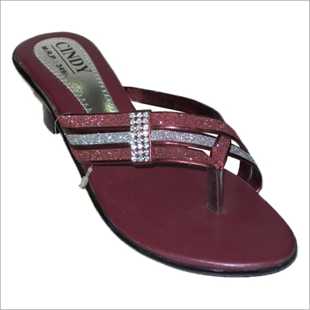 लेटेस्ट फैशन की महिलाओं की चप्पलें