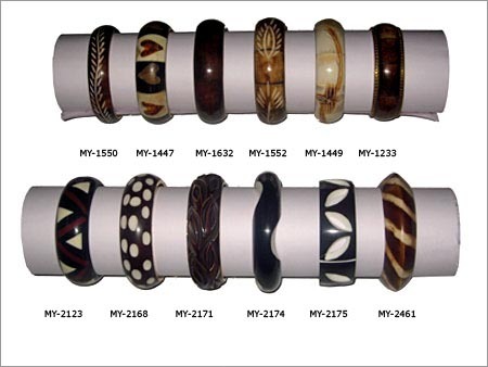 ब्रेसलेट्स / कंगन