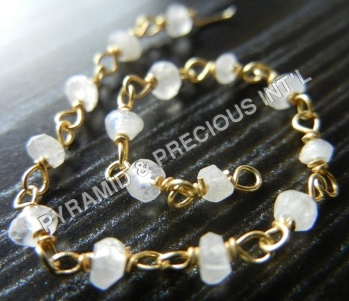 रेनबो मूनस्टोन गोल्ड वर्मील वायर रैप्ड चेन