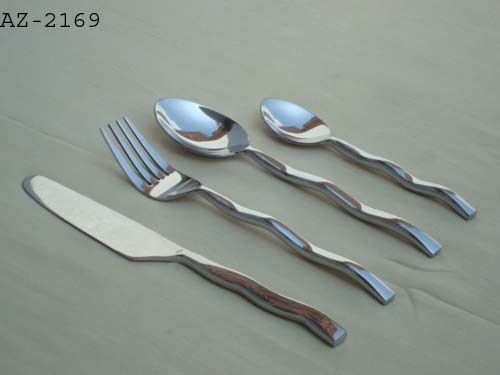 स्टेनलेस स्टील का कटलरी सेट 4 पीस में