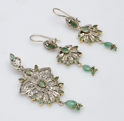 925 स्टर्लिंग सिल्वर पन्ना और Cz रत्न विक्टोरियन लटकन सेट