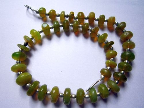 राउंड ब्रिलिएंट कट ग्रीन ओपल