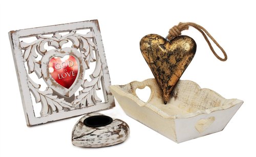 हाथ से बने दिल के आकार का फोटो फ्रेम और दीवार पर लटकने वाला और चाय की रोशनी रखने वाला होम डेकोर