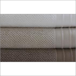 सफेद टेरी तौलिये