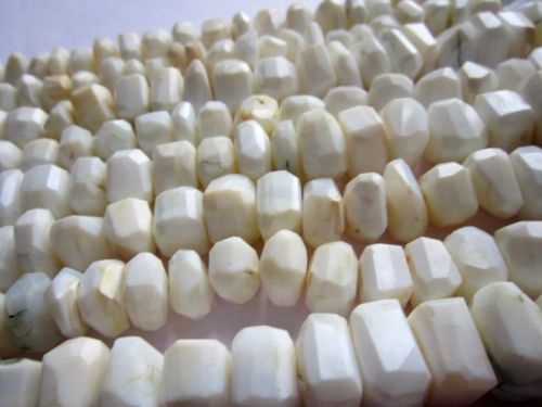 प्राकृतिक सफेद ओपल फैंसी कटिंग नगेट्स बीड्स