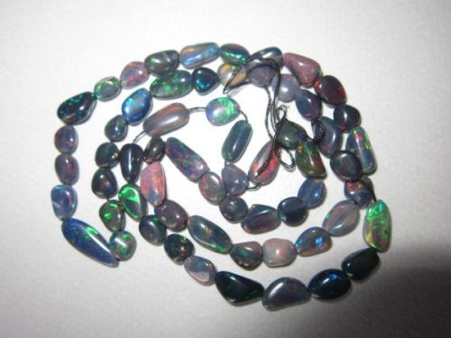 ब्लू इथियोपियन ओपल प्लेन नगेट्स बीड्स