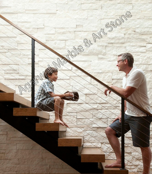 घर की दीवार के टाइल्स