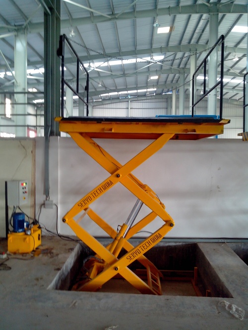 Scissor Goods Lift - Capacity: 1-2 Ton