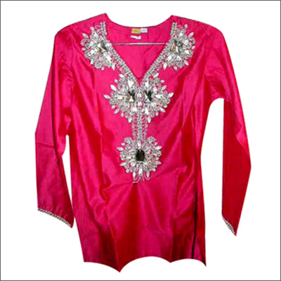 लेडीज कढ़ाई वाली कुर्ती