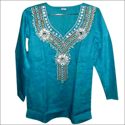 कढ़ाई वाली कुर्ती