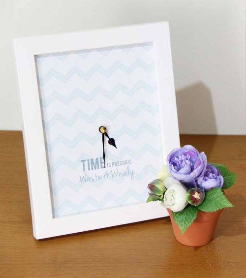 सजावटी मेज घड़ी