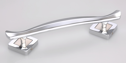 डिजाइनर मुख्य दरवाज़े के हैंडल