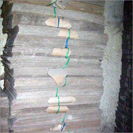 लेमिनेटेड ग्रे बोर्ड