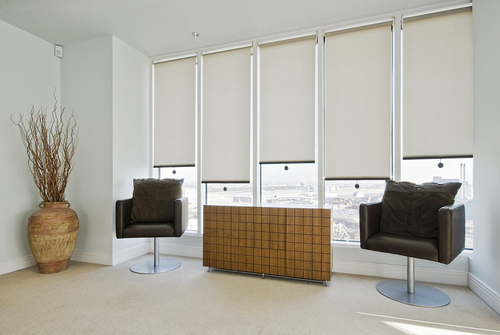 Roller Blind - Polyester Material, Width 16-65 inches, Plain White Style | Eco-Friendly, Easy to Assemble, Ideal for Hotels, Homes, and Offices