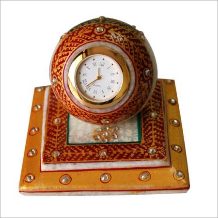 मार्बल द्वारा निर्मित घड़ी