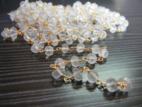 रोज क्वार्ट्ज बीडेड चेन