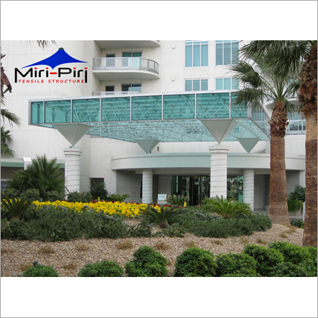 ग्रीन एंट्रेंस ग्लास कैनोपी