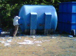 माइल्ड स्टील एफआरपी लाइनेड टैंक क्षमता: 1 किलो से 300 किलो किलोग्राम/दिन