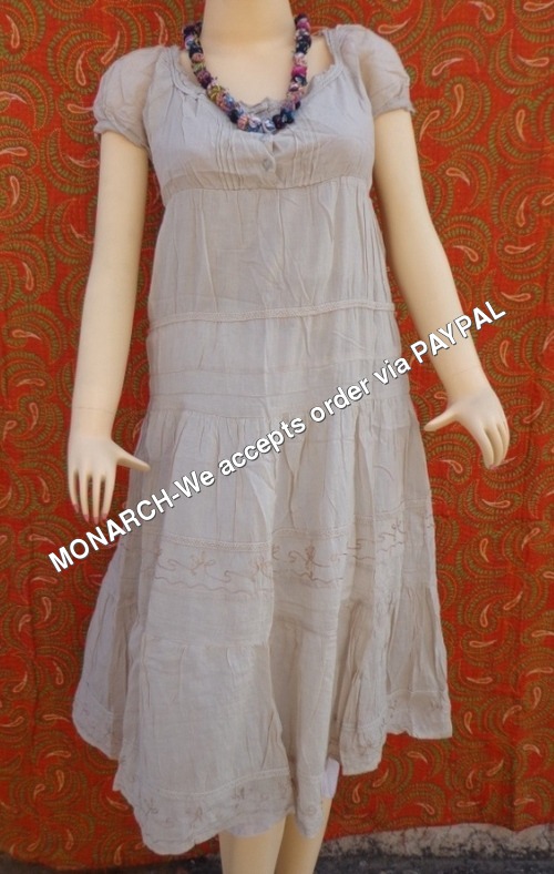 महिलाओं की लंबी कुर्ती