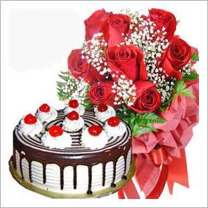 रोज़ेज़ ब्लैक फॉरेस्ट केक