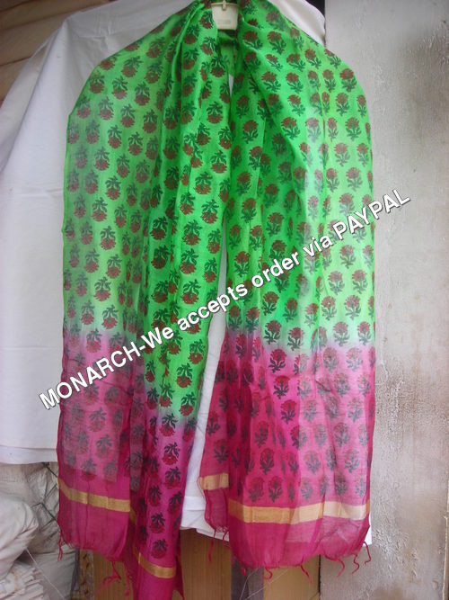 PINK FLOWER ON GREEN SILK HAND BLOCK STOLE