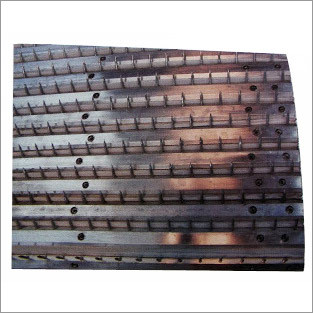 सटीक एल्युमिनियम स्पाइक्स वाले जाल