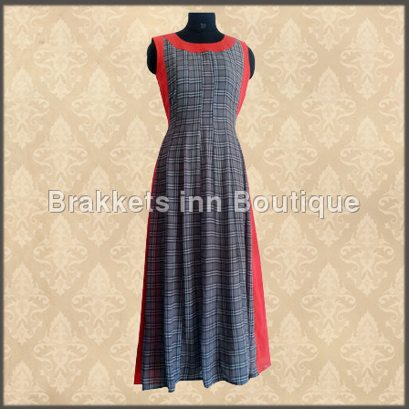 बिना आस्तीन वाली महिलाओं की लंबी पोशाक