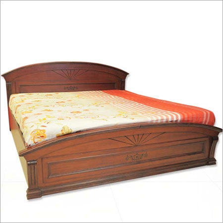 लकड़ी के डिज़ाइनर बिस्तर