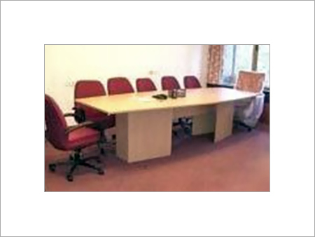 सम्मेलन कक्ष की मेजें