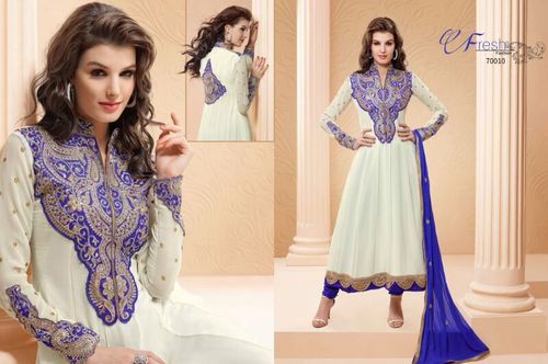 महिलाओं के सूट नई संग्रह