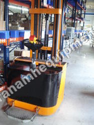 बैटरी स्टेकर