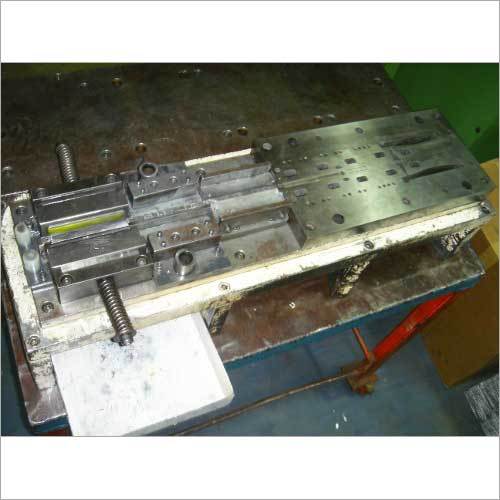 प्रगतिशील प्रेस उपकरण