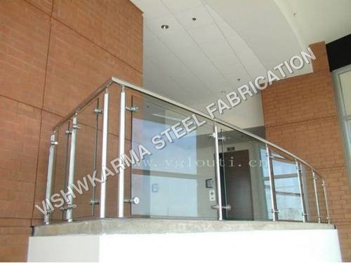 गिलास के साथ SS रेलिंग