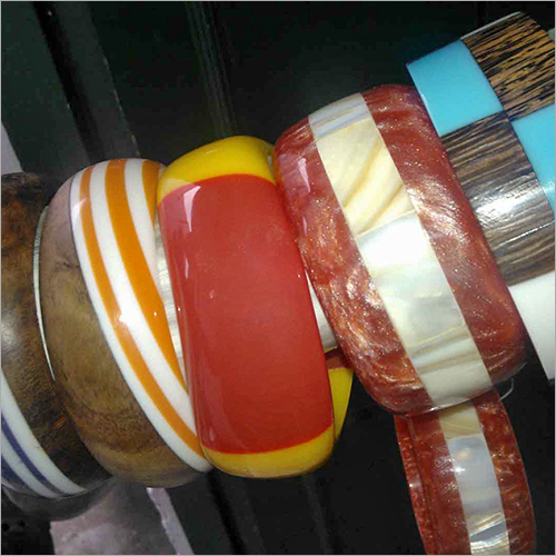 रेज़िन चूड़ियाँ