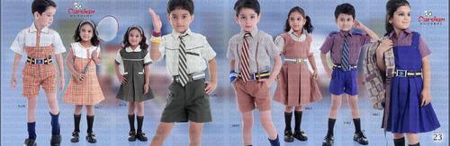 स्कूल यूनीफॉर्म