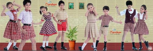 स्कूल यूनीफॉर्म