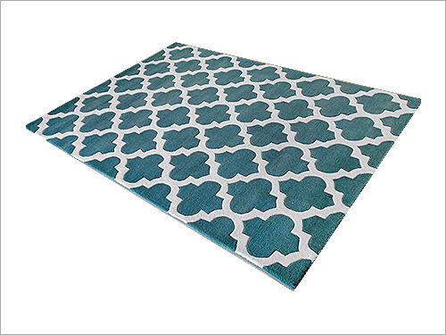 हाथ से गांठ बांधकर बनाया गया कालीन