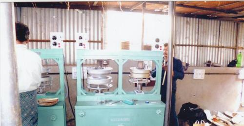 पक्कू मट्टई प्लेट बनाने की मशीन