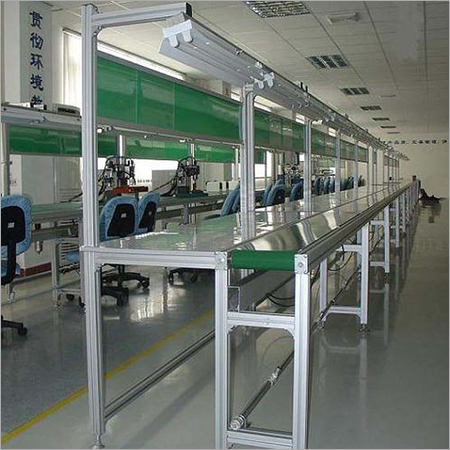 वर्किंग टेबल के साथ फ्लैट बेल्ट कन्वेयर