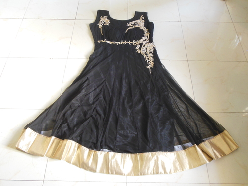 एम्बॉइडर्ड नेटेड लेडीज सूट