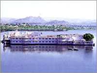 टूर पैकेज (लेक पैलेस-उदयपुर)