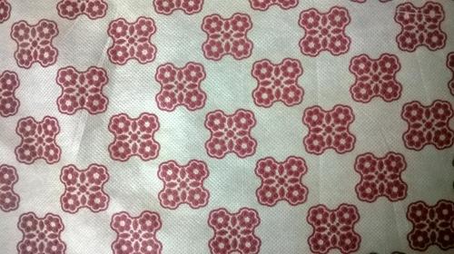 स्क्वायर फ्लावर प्रिंटेड बिना बुने हुए फ़ैब्रिक