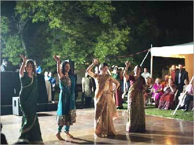शादी की नृत्य नृत्य निर्देशन सेवाएँ