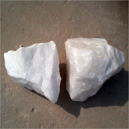 सफेद क्वार्ट्ज के टुकड़े