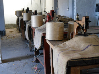 जूट बैग के फिनिशिंग काम