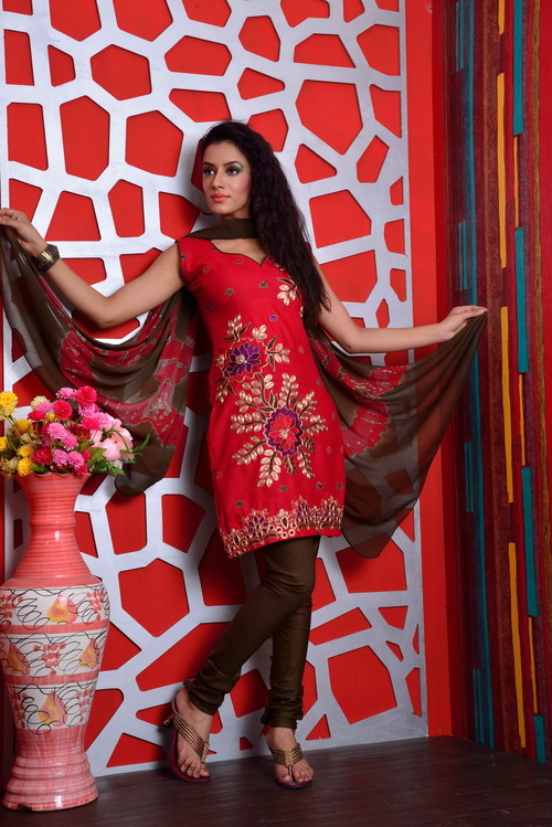 रेड एंड कॉफ़ी फैंसी सलवार कमीज़
