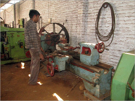 लेथ मशीन