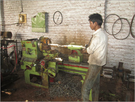 लेथ मशीन